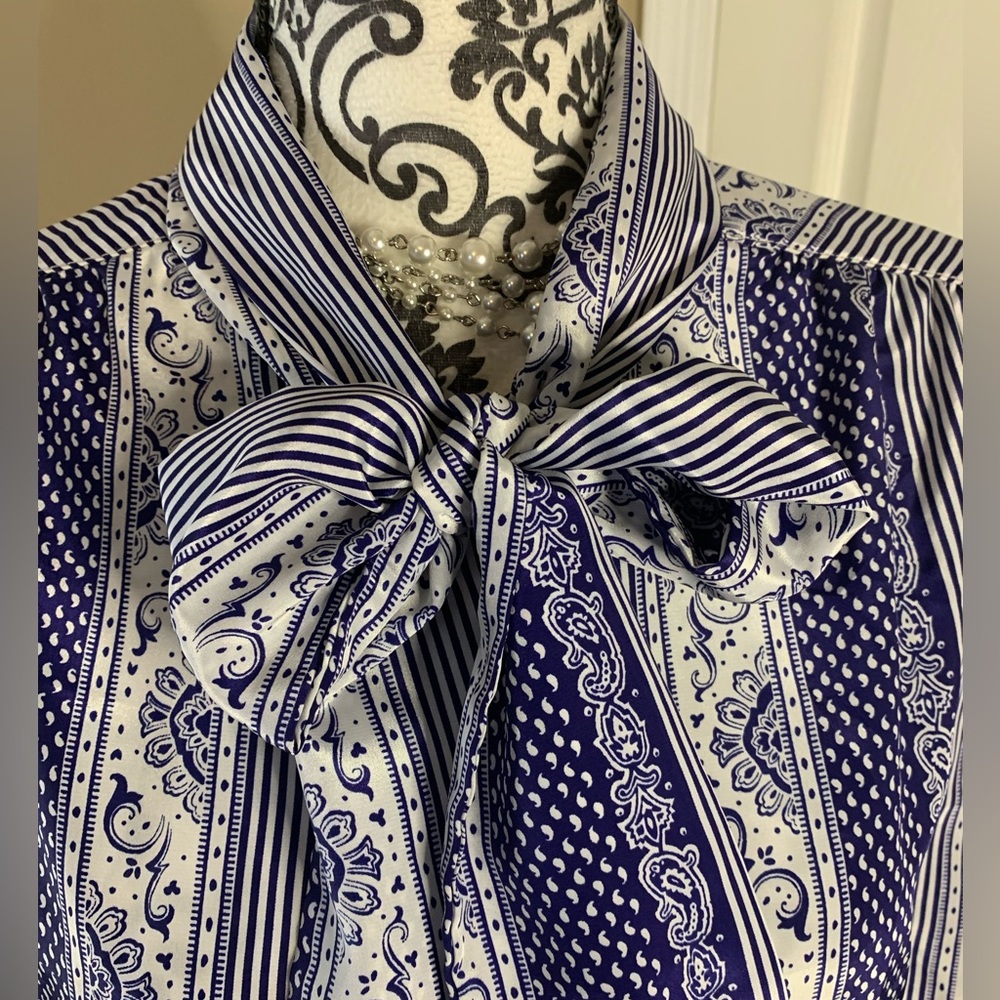 70s Lady Manhattan Top Gray Paisley Ascot Tie, Size Large - Picture 3 of 11
